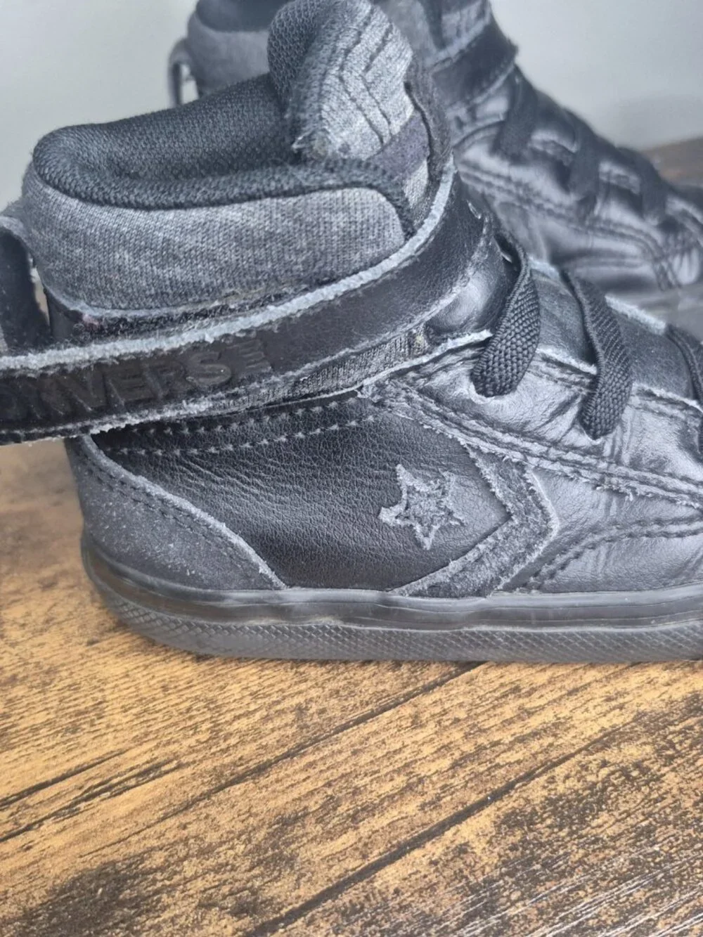Converse Chuck Taylor All Star Infant/toddler sz8 Black Leather High-Top Sneaker